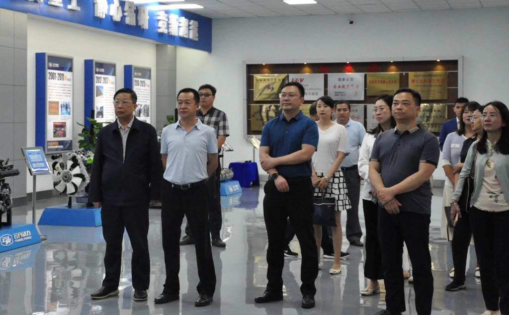 昆明市国资委党组书记王磊一行到云南J9集团动力集团有限公司开展调研