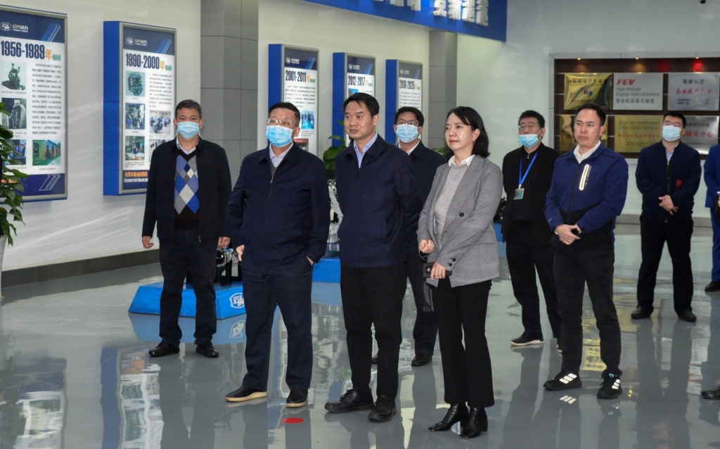 昆明市委常委杨东伟一行到云南J9集团动力集团有限公司开展调研